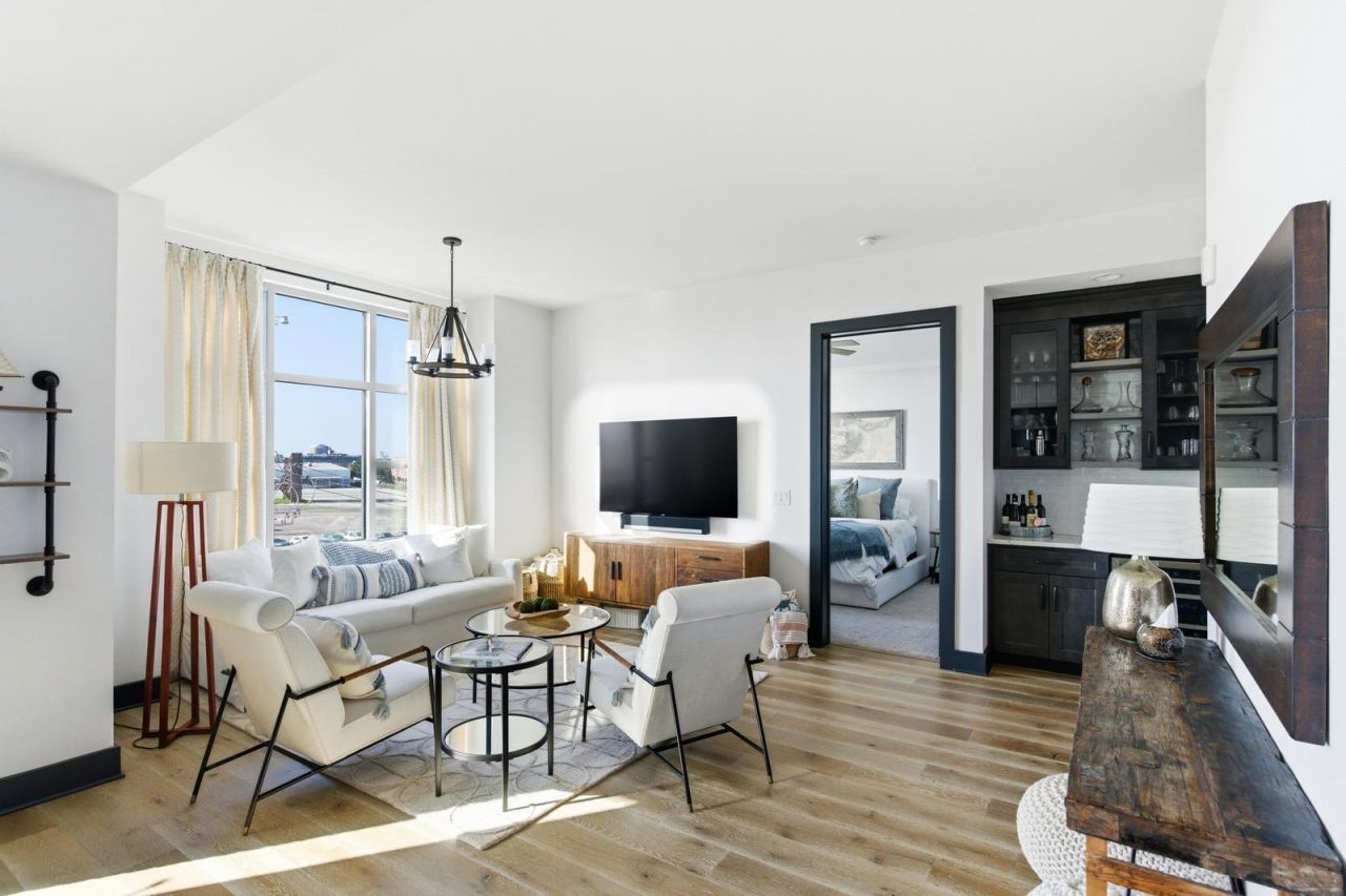 5 Gadsdenboro Street Photo 14