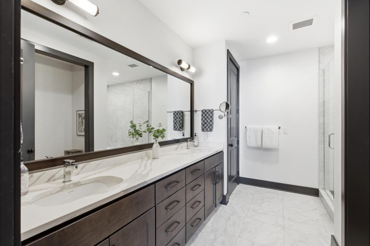 5 Gadsdenboro Street Photo 19