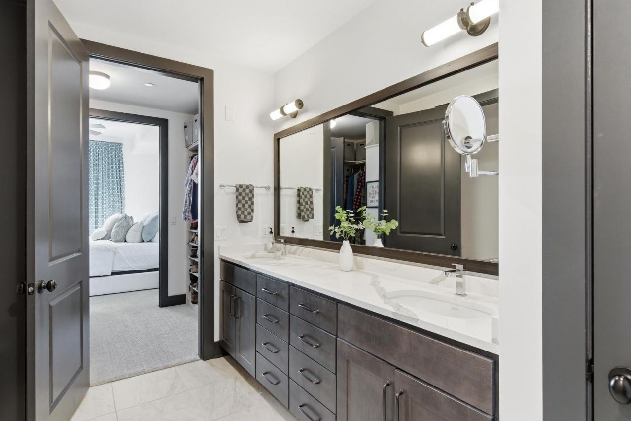 5 Gadsdenboro Street Photo 20