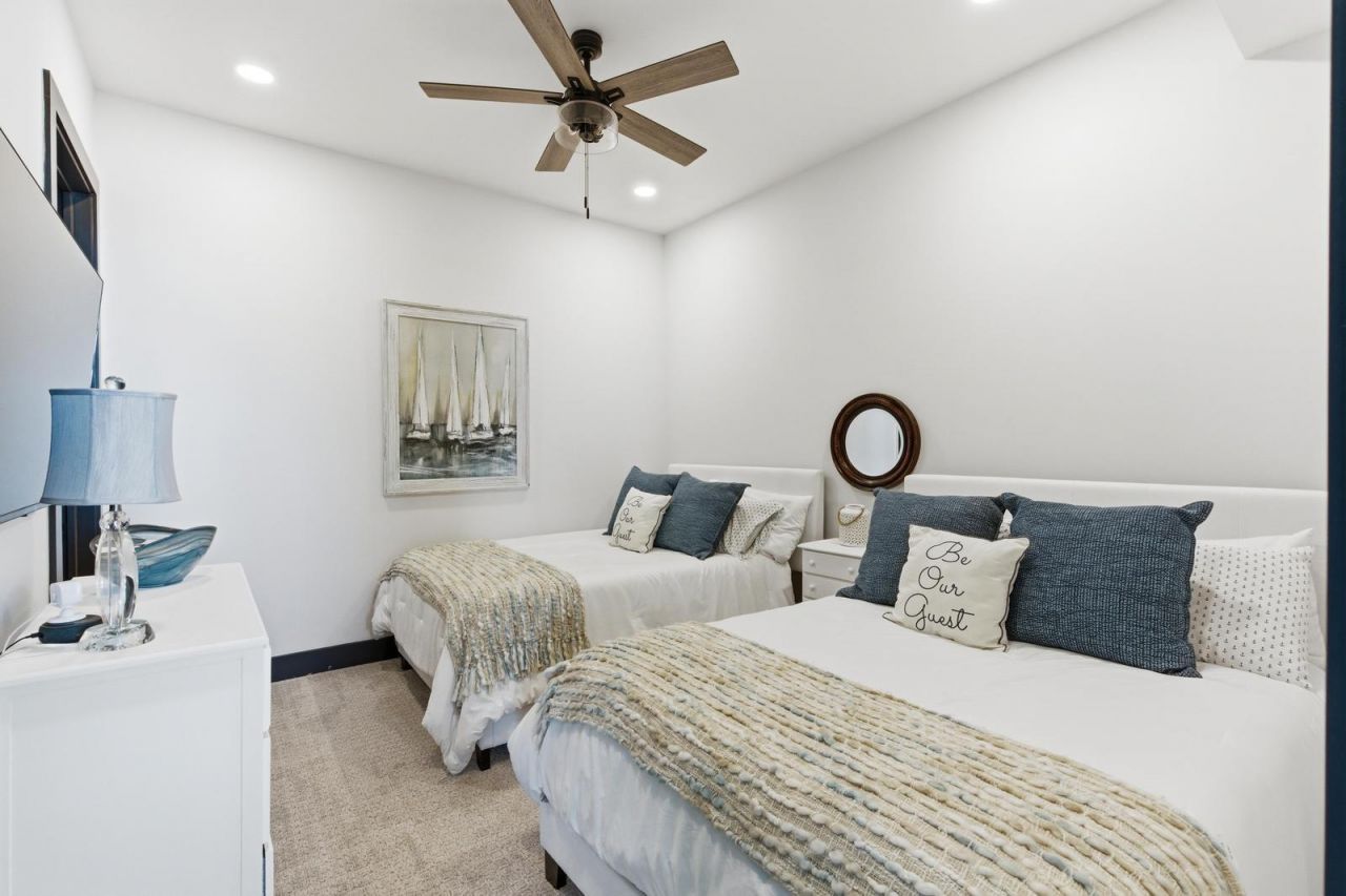 5 Gadsdenboro Street Photo 23