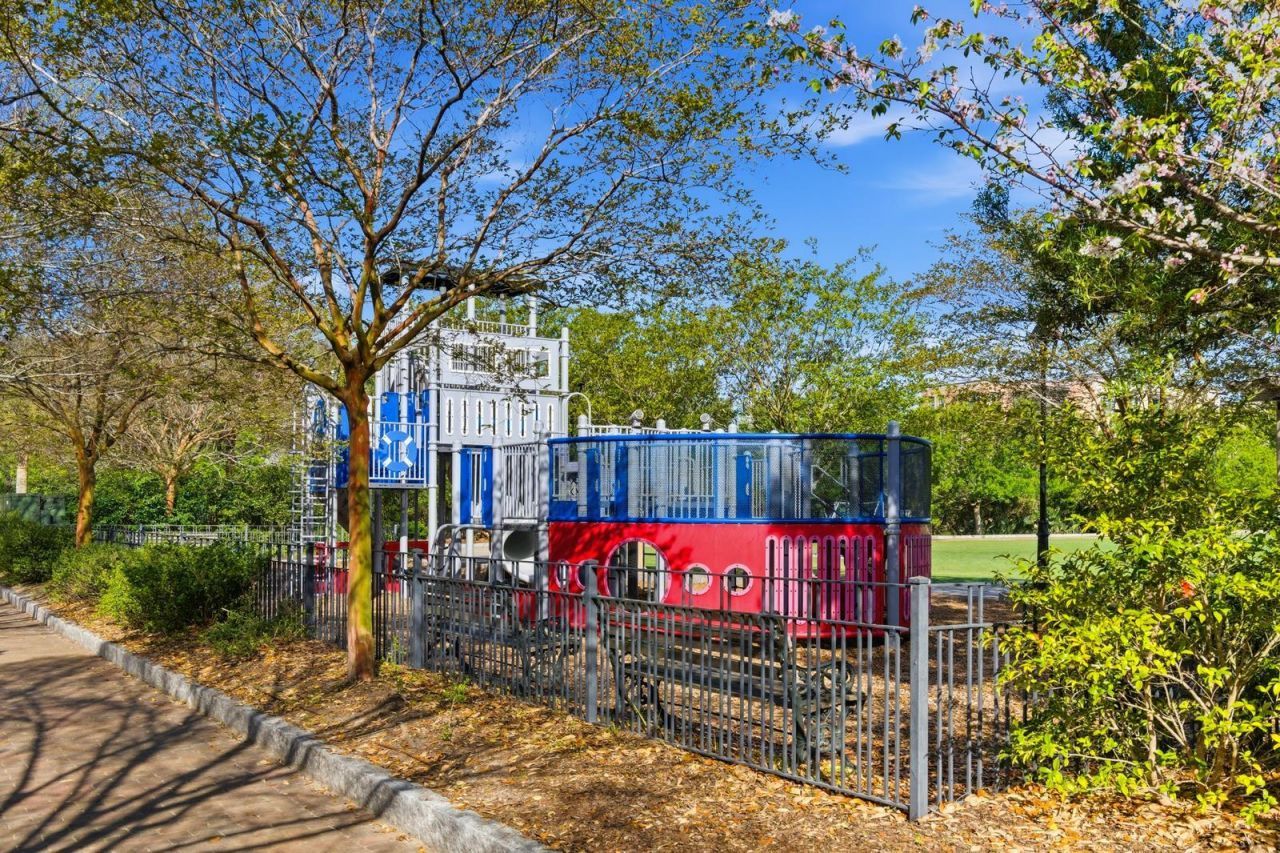 5 Gadsdenboro Street Photo 32