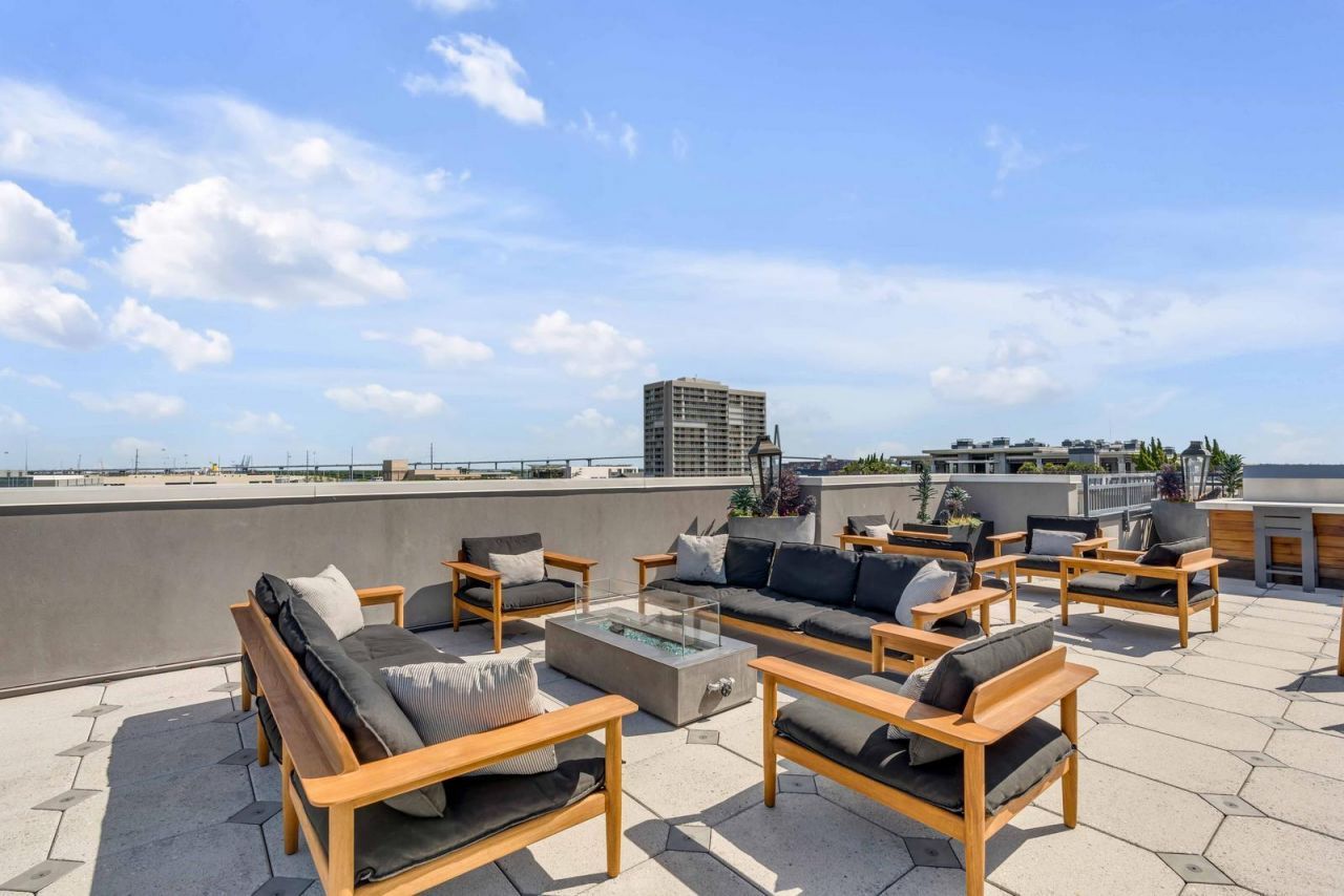 5 Gadsdenboro Street Photo 35