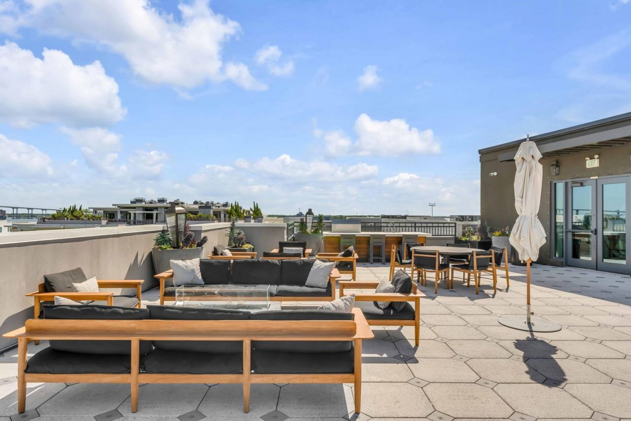 5 Gadsdenboro Street Photo 36