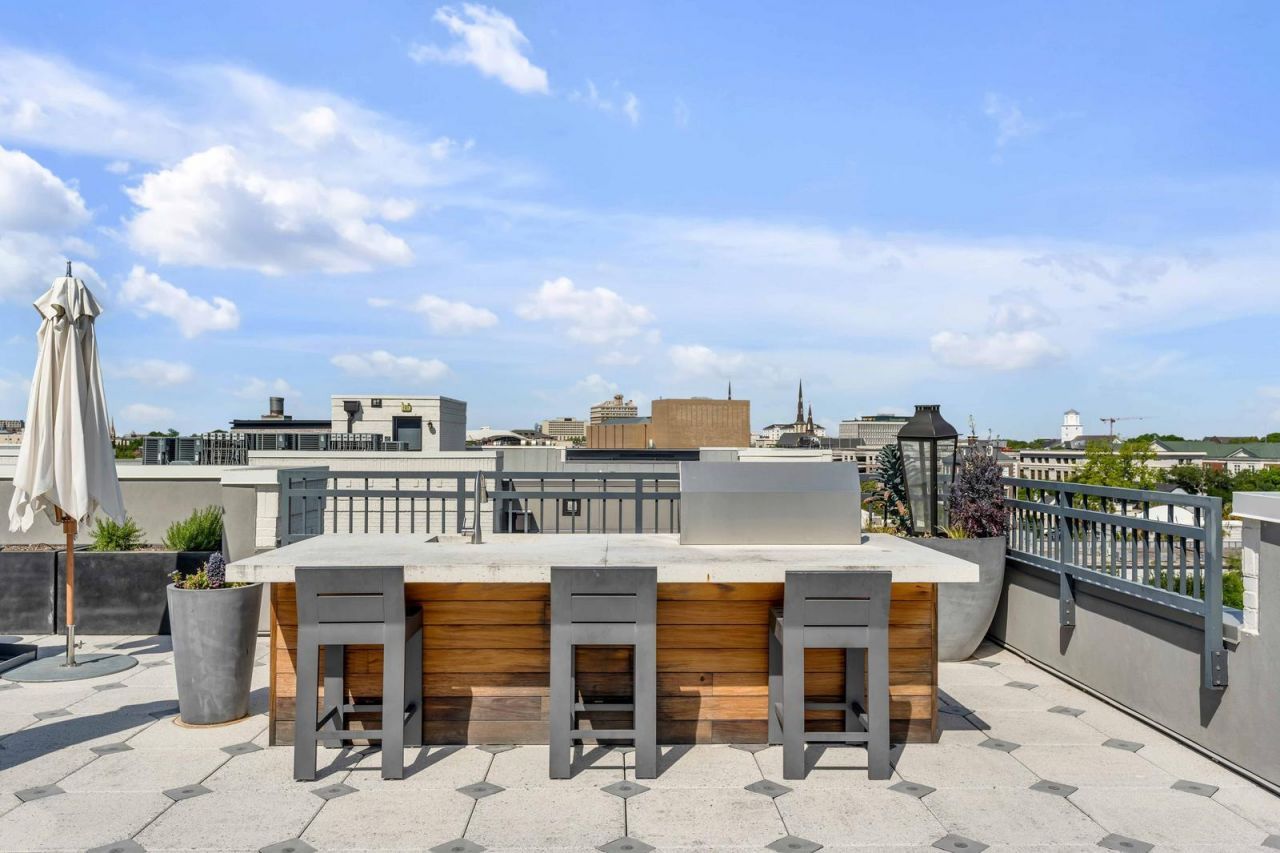 5 Gadsdenboro Street Photo 37