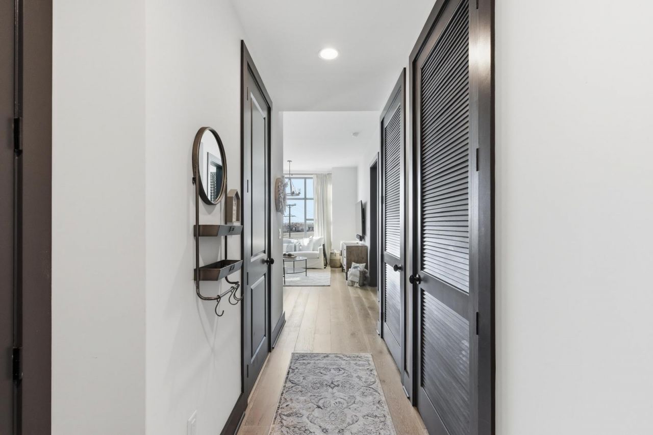 5 Gadsdenboro Street Photo 4