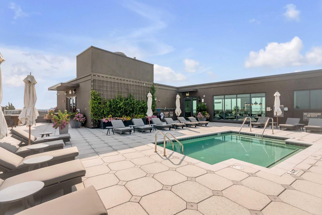 5 Gadsdenboro Street Photo 42