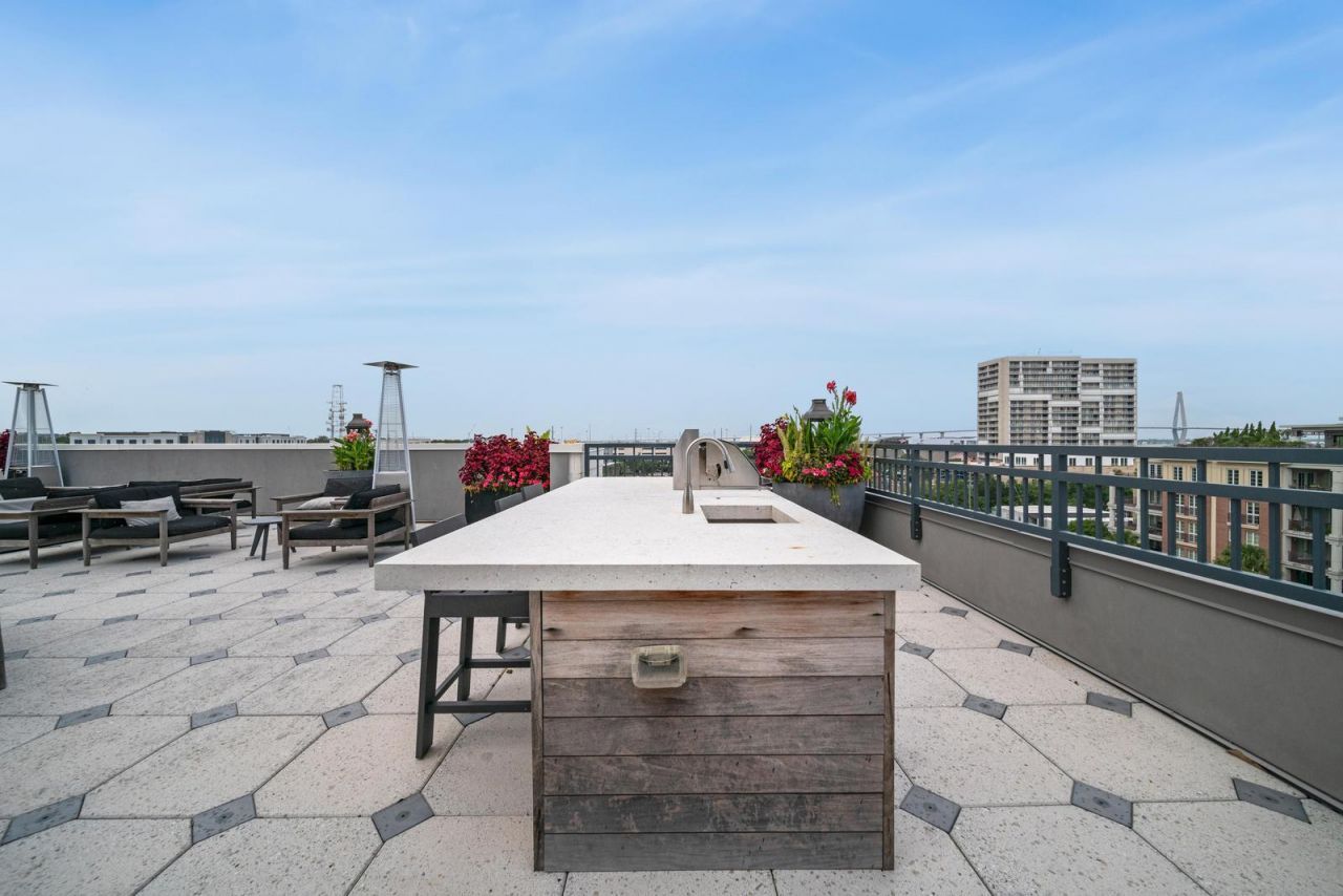 5 Gadsdenboro Street Photo 48