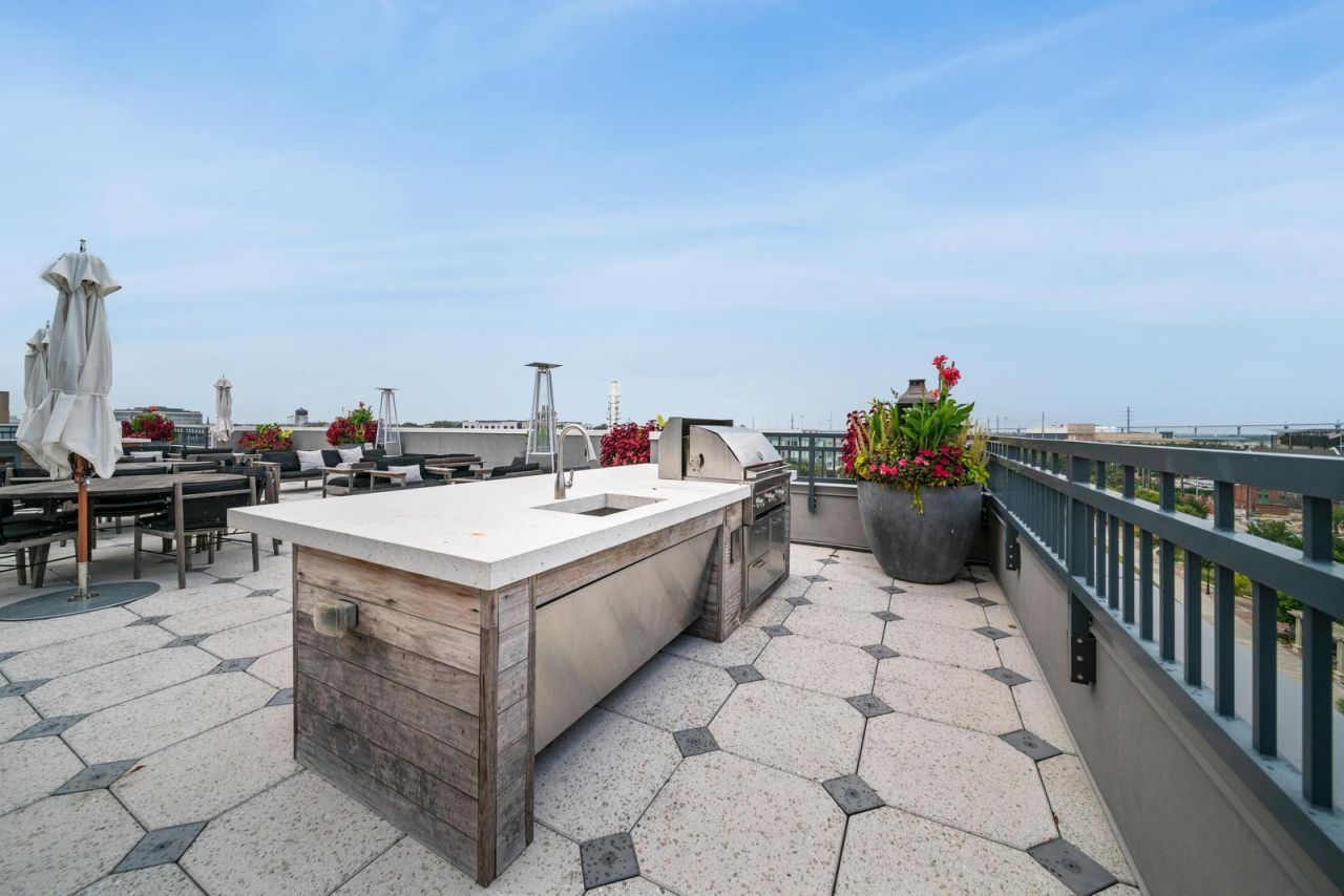 5 Gadsdenboro Street Photo 49