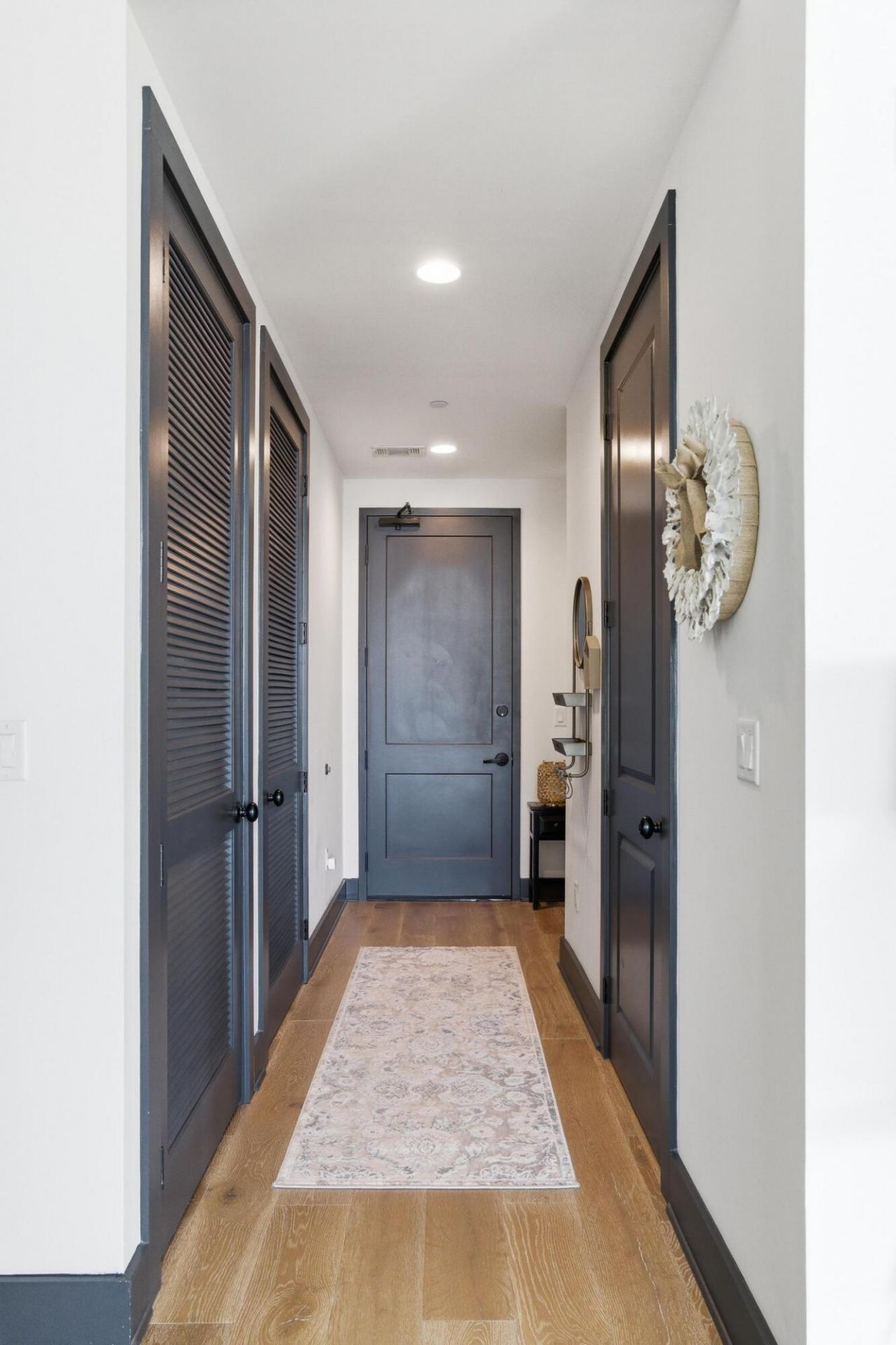 5 Gadsdenboro Street Photo 5