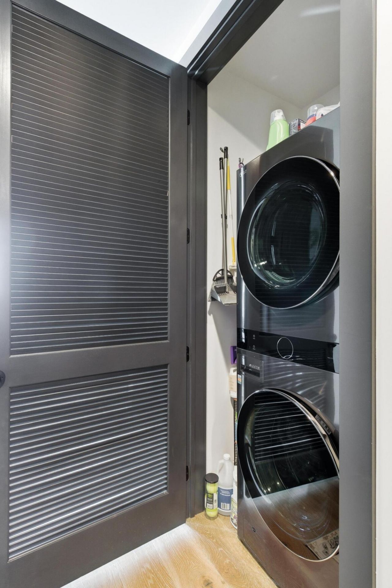 5 Gadsdenboro Street Photo 6