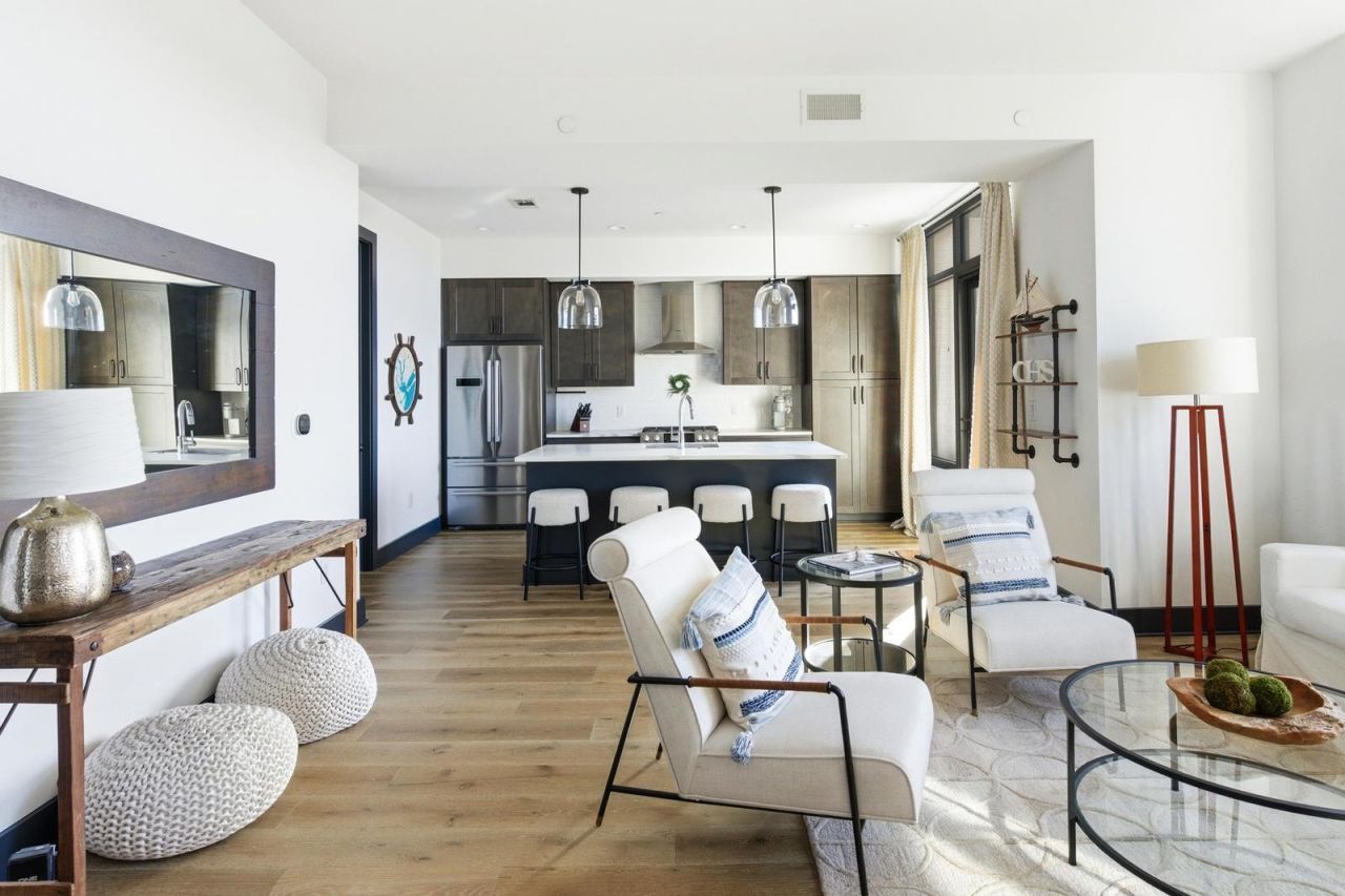 5 Gadsdenboro Street Photo 7