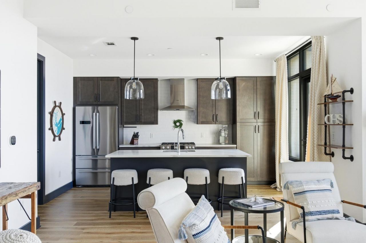 5 Gadsdenboro Street Photo 8