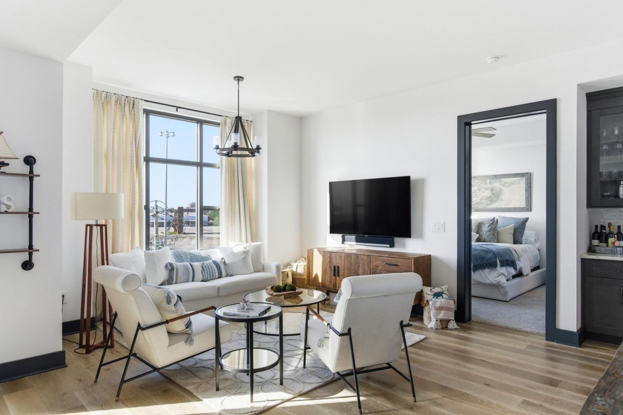 5 Gadsdenboro Street Photo 9