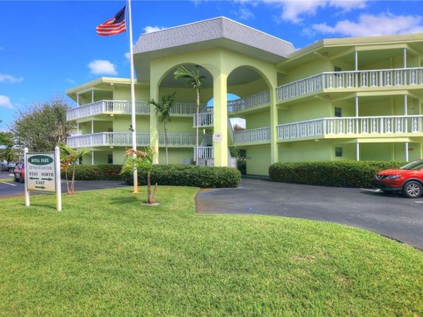 1100 Ponce De Leon Circle, Unit 305, Vero Beach, FL 32960