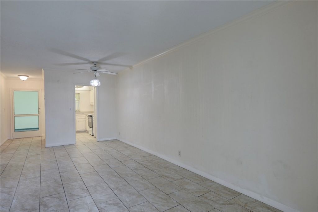 1100 W Ponce De Leon Circle W, Unit W305, Vero Beach, FL 32960 Photo