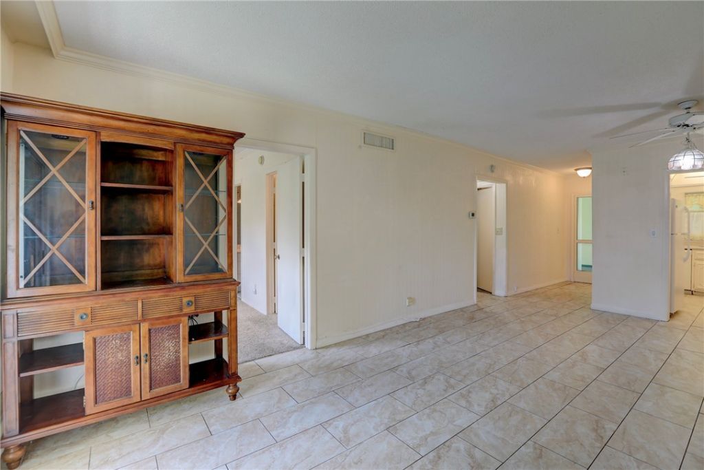 1100 W Ponce De Leon Circle W, Unit W305, Vero Beach, FL 32960 Photo