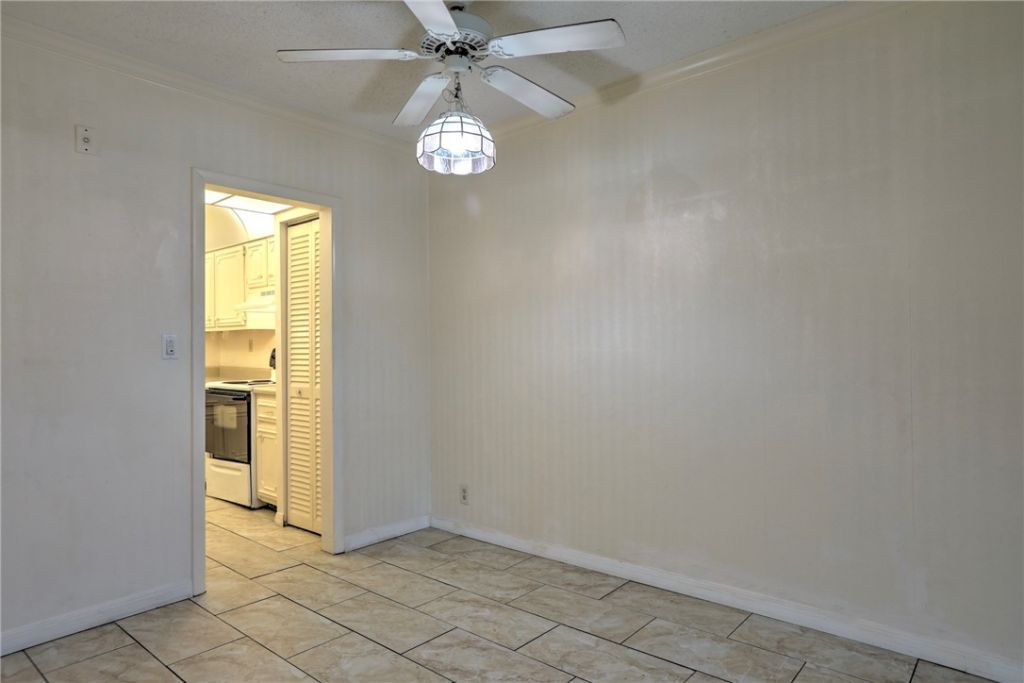 1100 W Ponce De Leon Circle W, Unit W305, Vero Beach, FL 32960 Photo