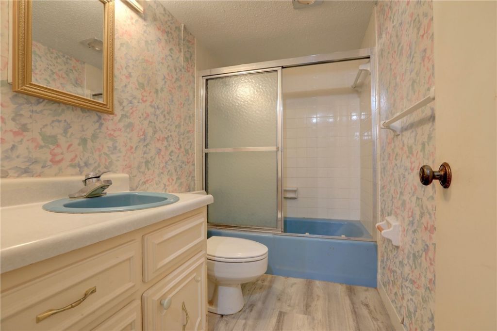 1100 W Ponce De Leon Circle W, Unit W305, Vero Beach, FL 32960 Photo