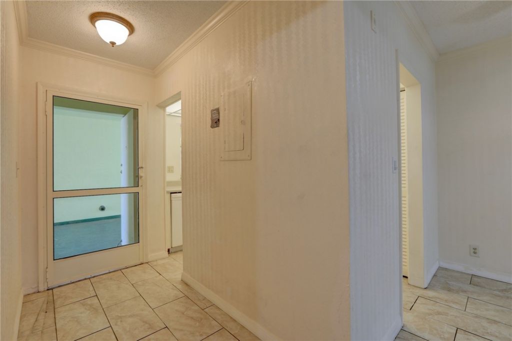 1100 W Ponce De Leon Circle W, Unit W305, Vero Beach, FL 32960 Photo