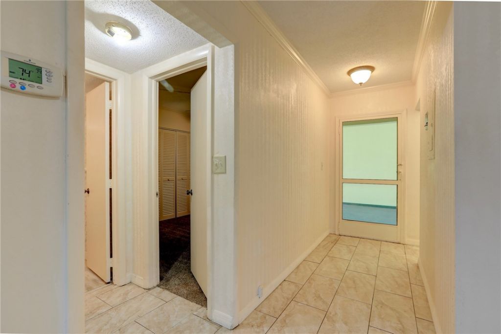 1100 W Ponce De Leon Circle W, Unit W305, Vero Beach, FL 32960 Photo
