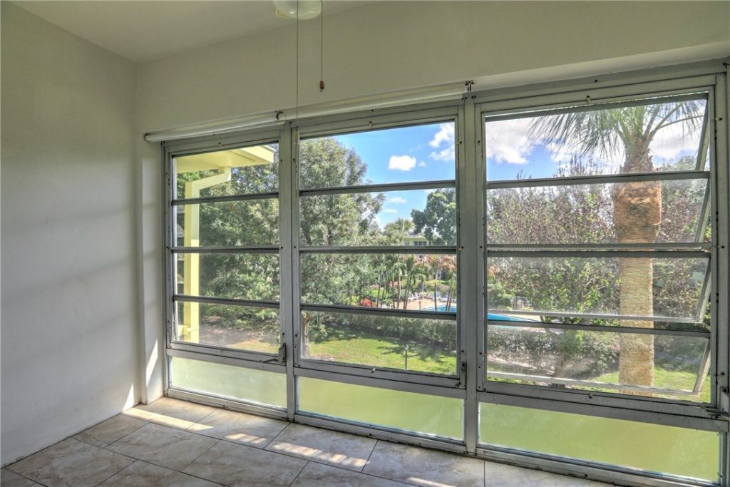 1100 W Ponce De Leon Circle W, Unit W305, Vero Beach, FL 32960 Photo