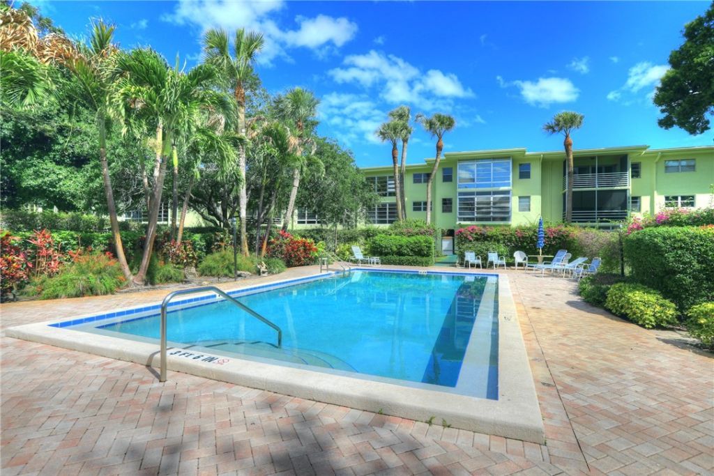 1100 W Ponce De Leon Circle W, Unit W305, Vero Beach, FL 32960 Photo