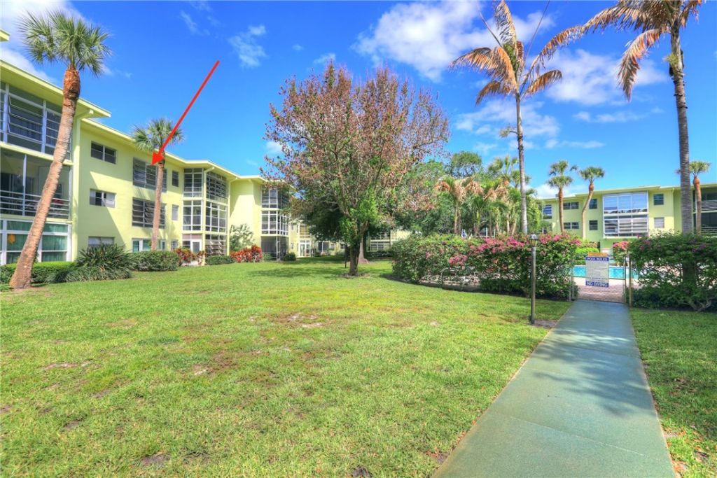 1100 W Ponce De Leon Circle W, Unit W305, Vero Beach, FL 32960 Photo