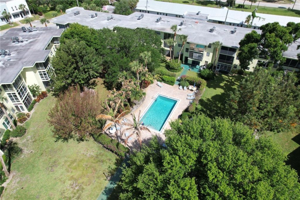 1100 W Ponce De Leon Circle W, Unit W305, Vero Beach, FL 32960 Photo