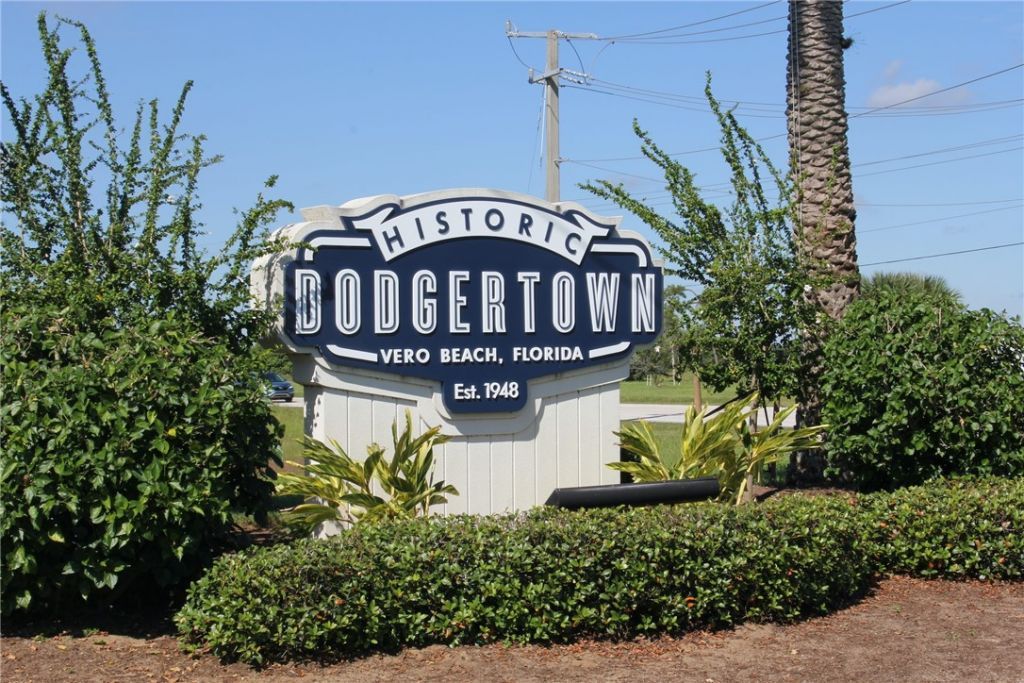 1100 W Ponce De Leon Circle W, Unit W305, Vero Beach, FL 32960 Photo