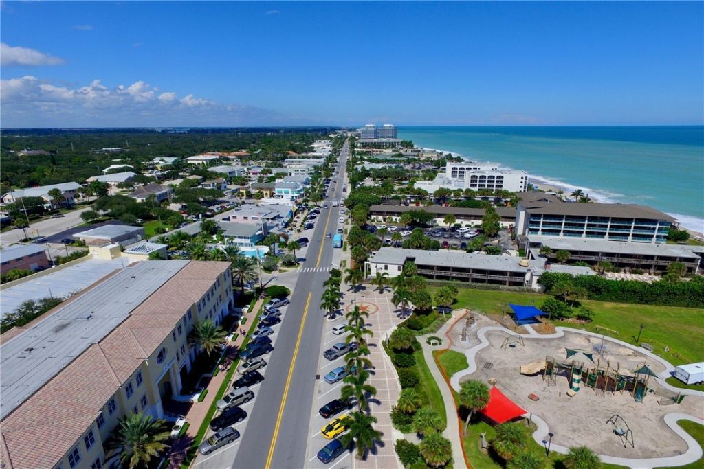 1100 W Ponce De Leon Circle W, Unit W305, Vero Beach, FL 32960 Photo