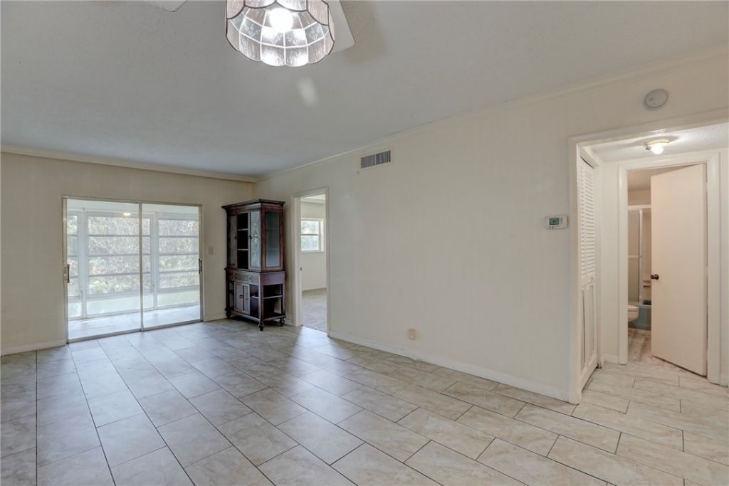 1100 W Ponce De Leon Circle W, Unit W305, Vero Beach, FL 32960 Photo