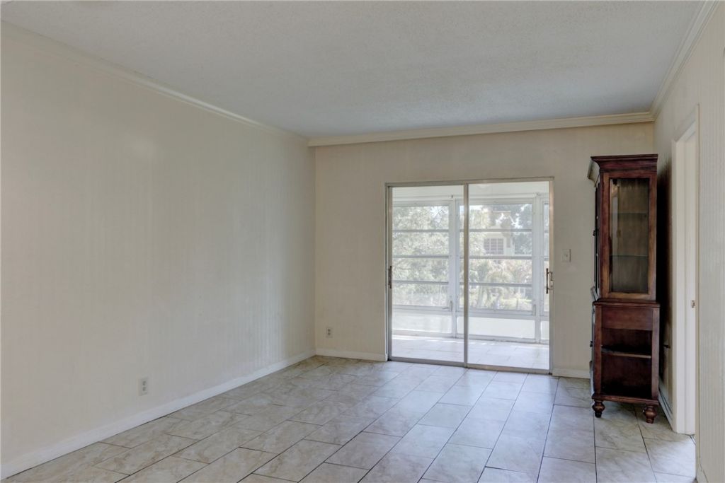 1100 W Ponce De Leon Circle W, Unit W305, Vero Beach, FL 32960 Photo