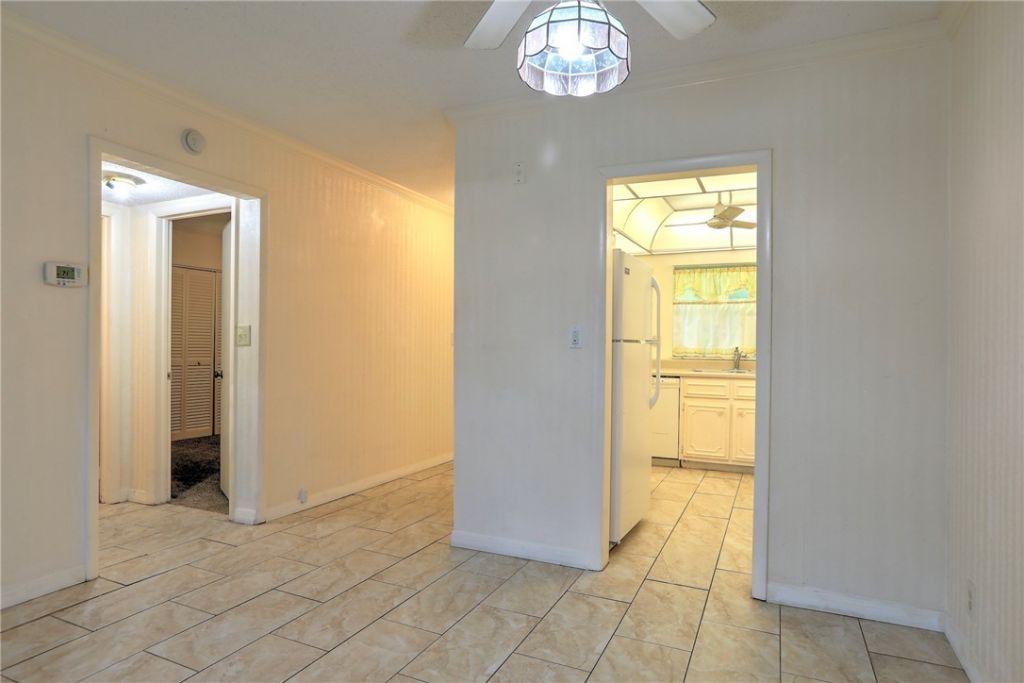 1100 W Ponce De Leon Circle W, Unit W305, Vero Beach, FL 32960 Photo