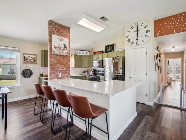 107 Hawea LN , Bastrop, TX 78602