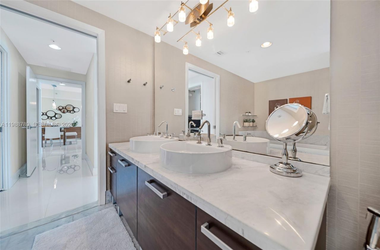 253 NE 2nd St, Unit 1109, Miami, FL 33132 Photo