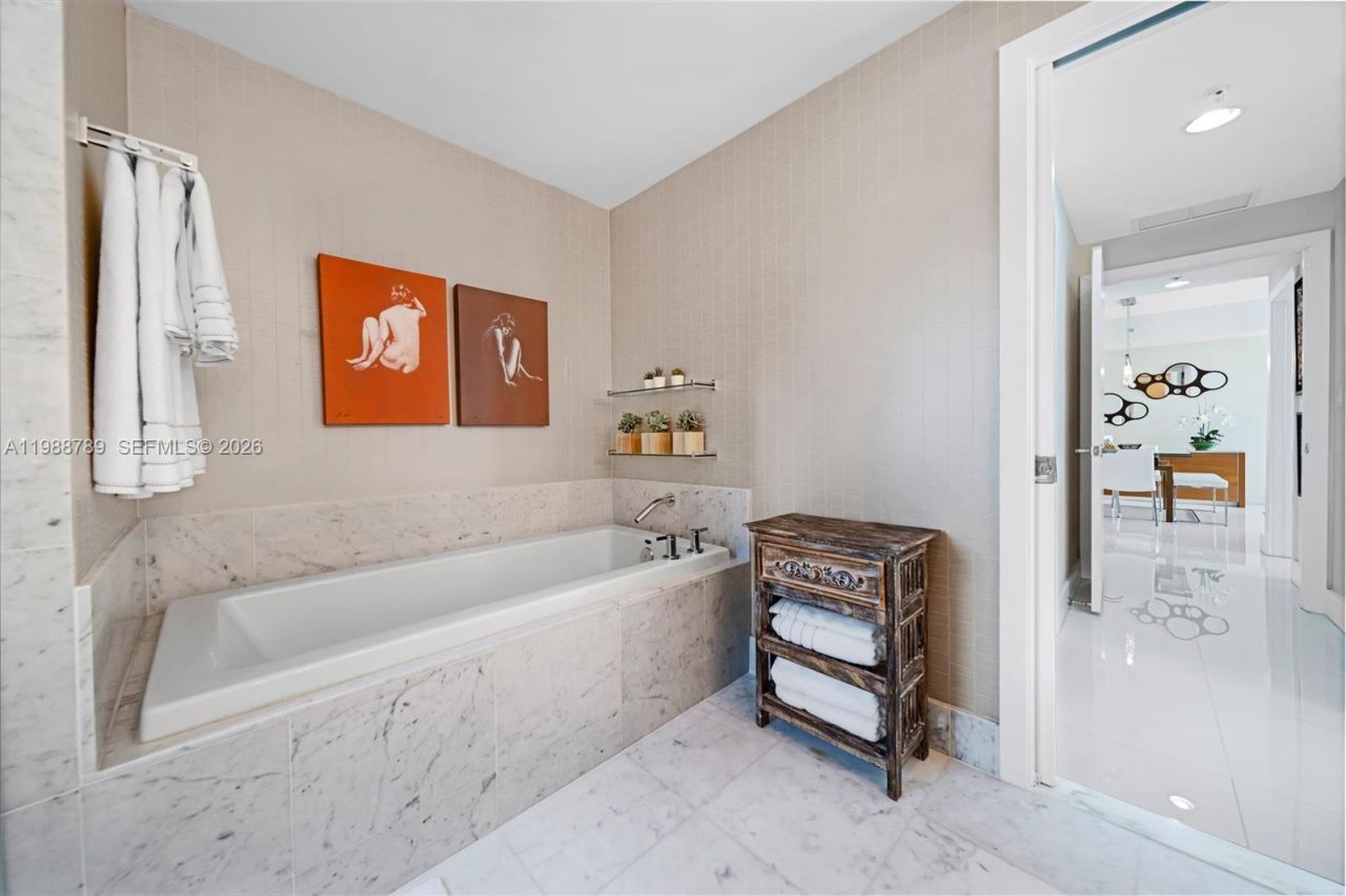253 NE 2nd St, Unit 1109, Miami, FL 33132 Photo