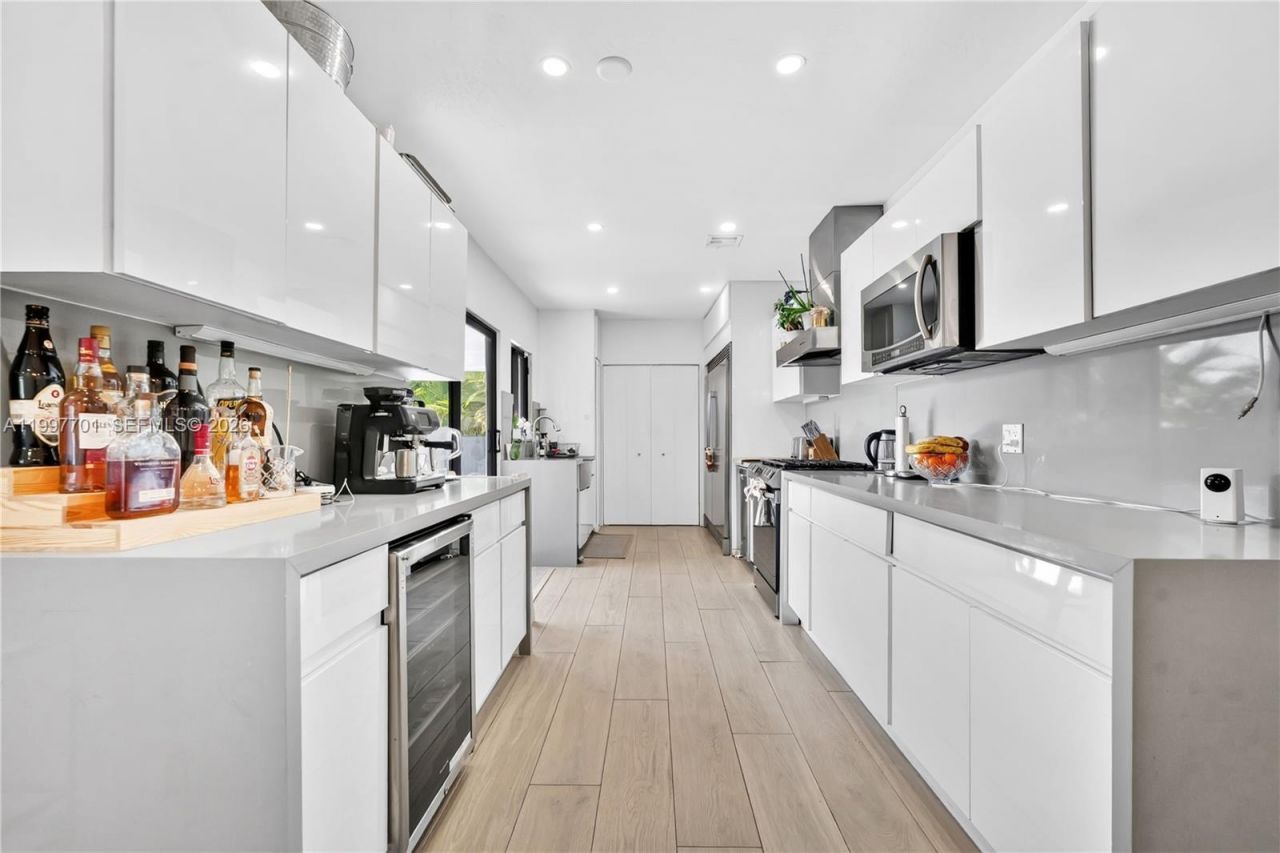 1089 NE 110th St, Miami, FL 33161 Photo