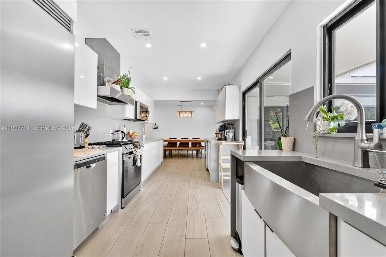 1089 NE 110th St, Miami, FL 33161 Photo