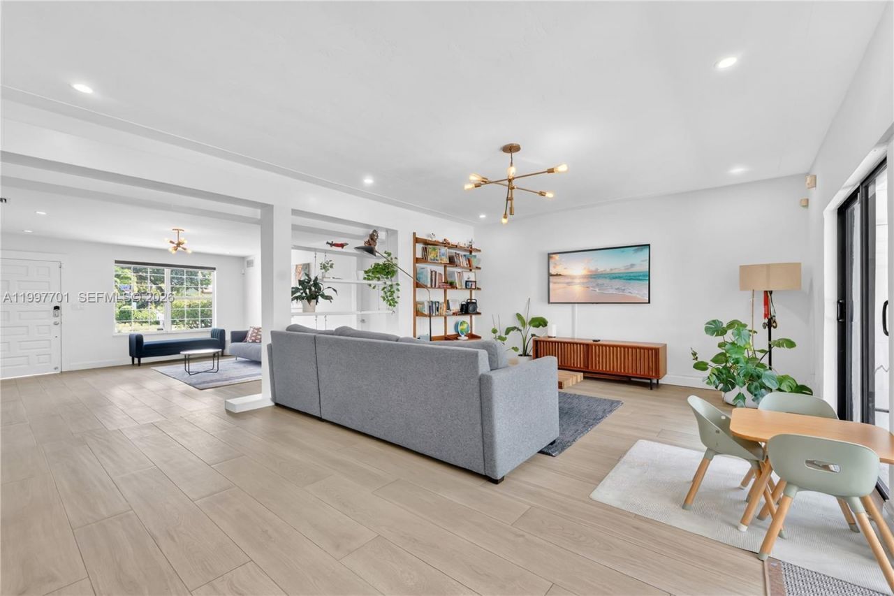 1089 NE 110th St, Miami, FL 33161 Photo