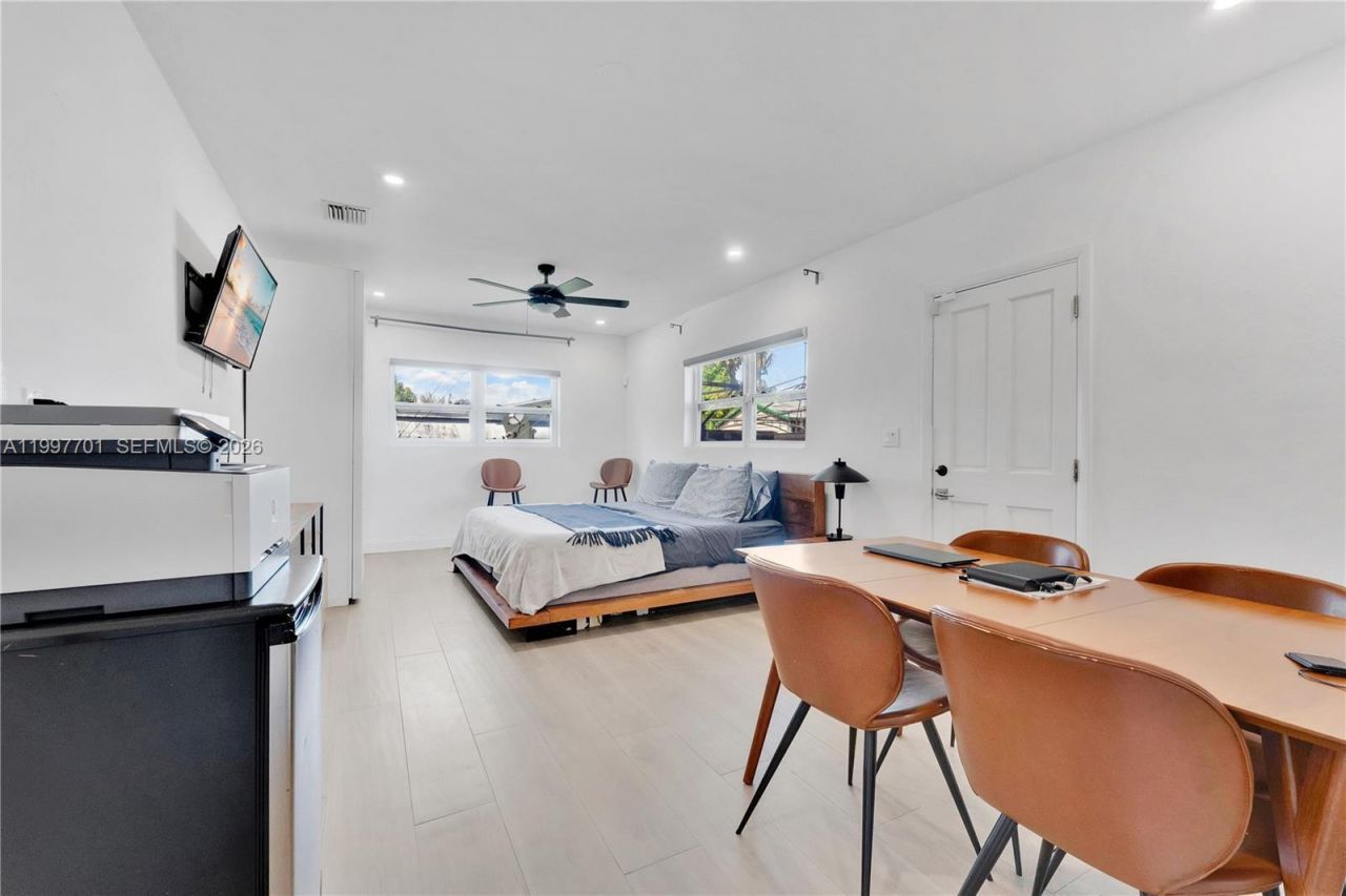 1089 NE 110th St, Miami, FL 33161 Photo