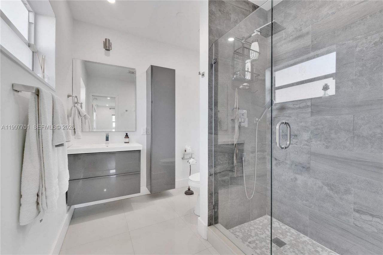 1089 NE 110th St, Miami, FL 33161 Photo