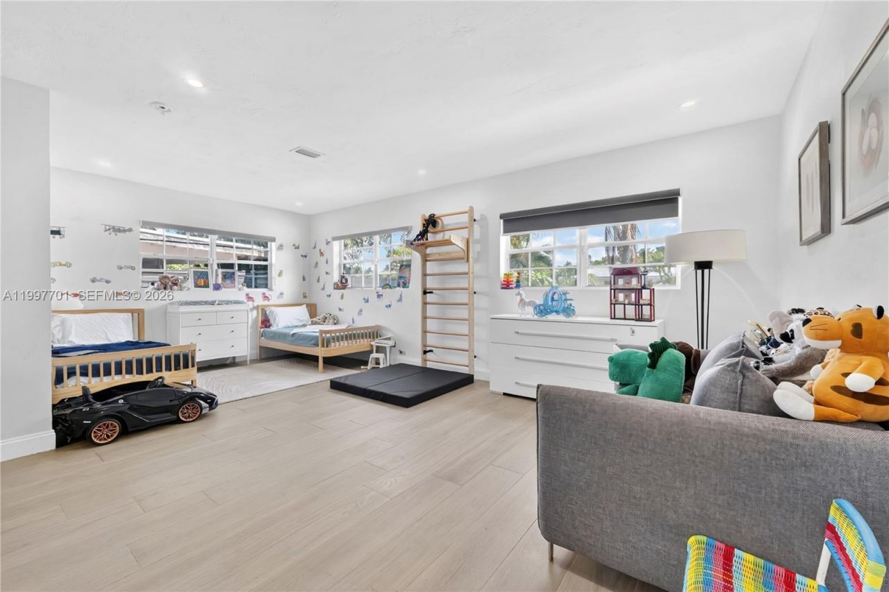 1089 NE 110th St, Miami, FL 33161 Photo