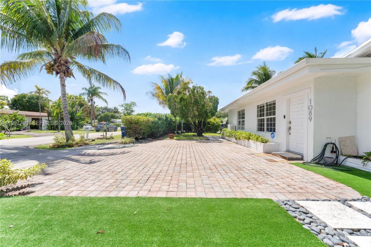 1089 NE 110th St, Miami, FL 33161 Photo