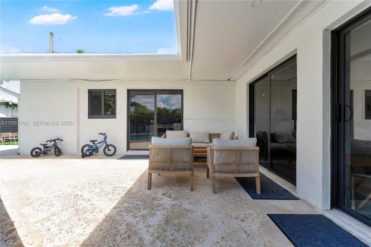 1089 NE 110th St, Miami, FL 33161 Photo