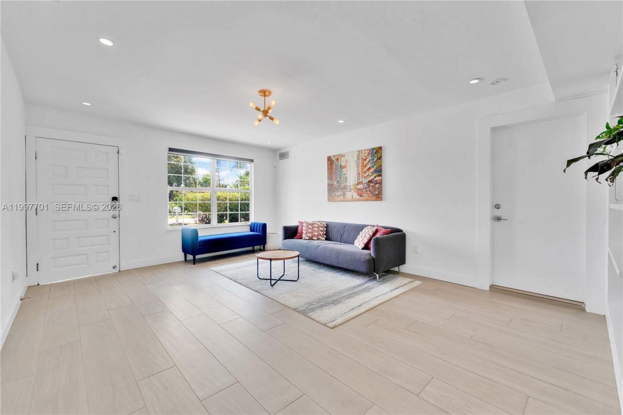 1089 NE 110th St, Miami, FL 33161 Photo