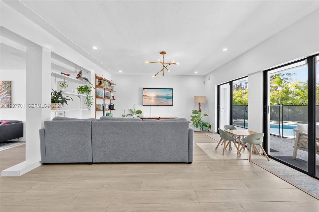 1089 NE 110th St, Miami, FL 33161 Photo