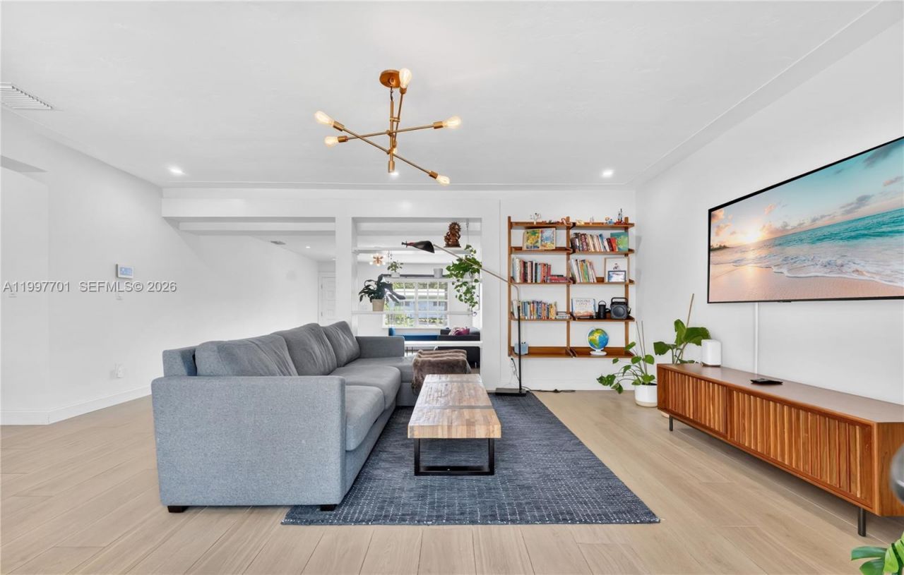 1089 NE 110th St, Miami, FL 33161 Photo