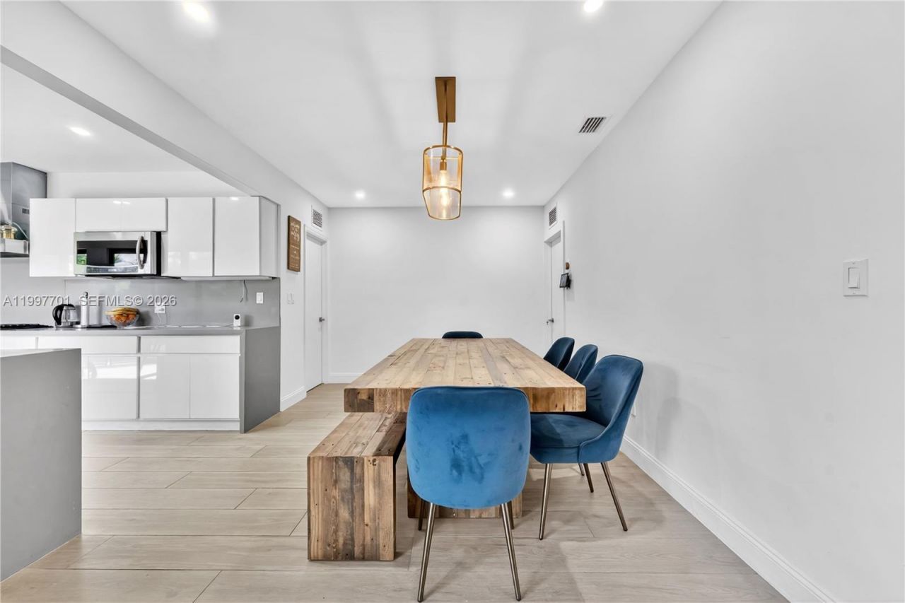 1089 NE 110th St, Miami, FL 33161 Photo