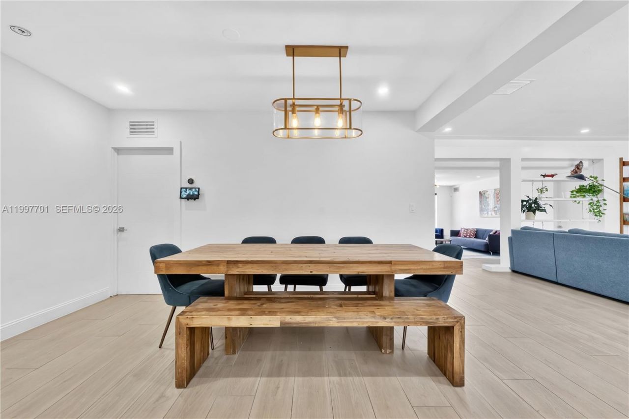 1089 NE 110th St, Miami, FL 33161 Photo