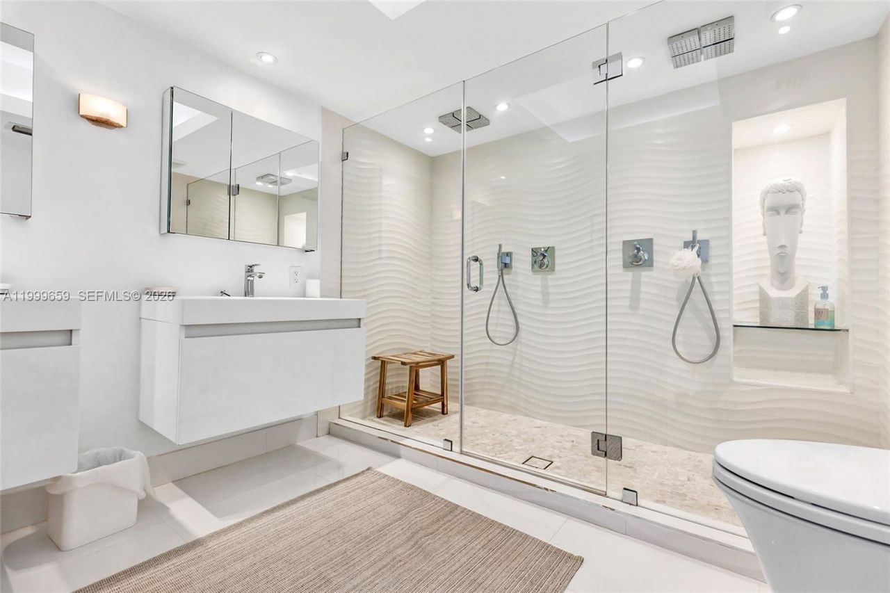 6301 Collins Ave, Unit 2103, Miami Beach, FL 33141 Photo